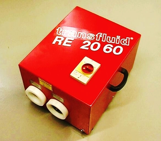 RE 2060 odjhelovací zařízení